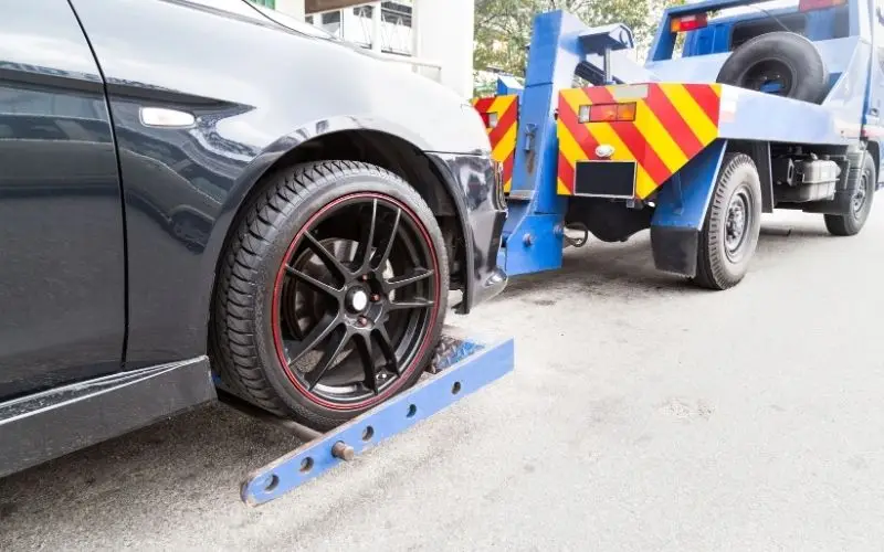 Broken Down at Night in Birmingham? Stay Safe with These Tips